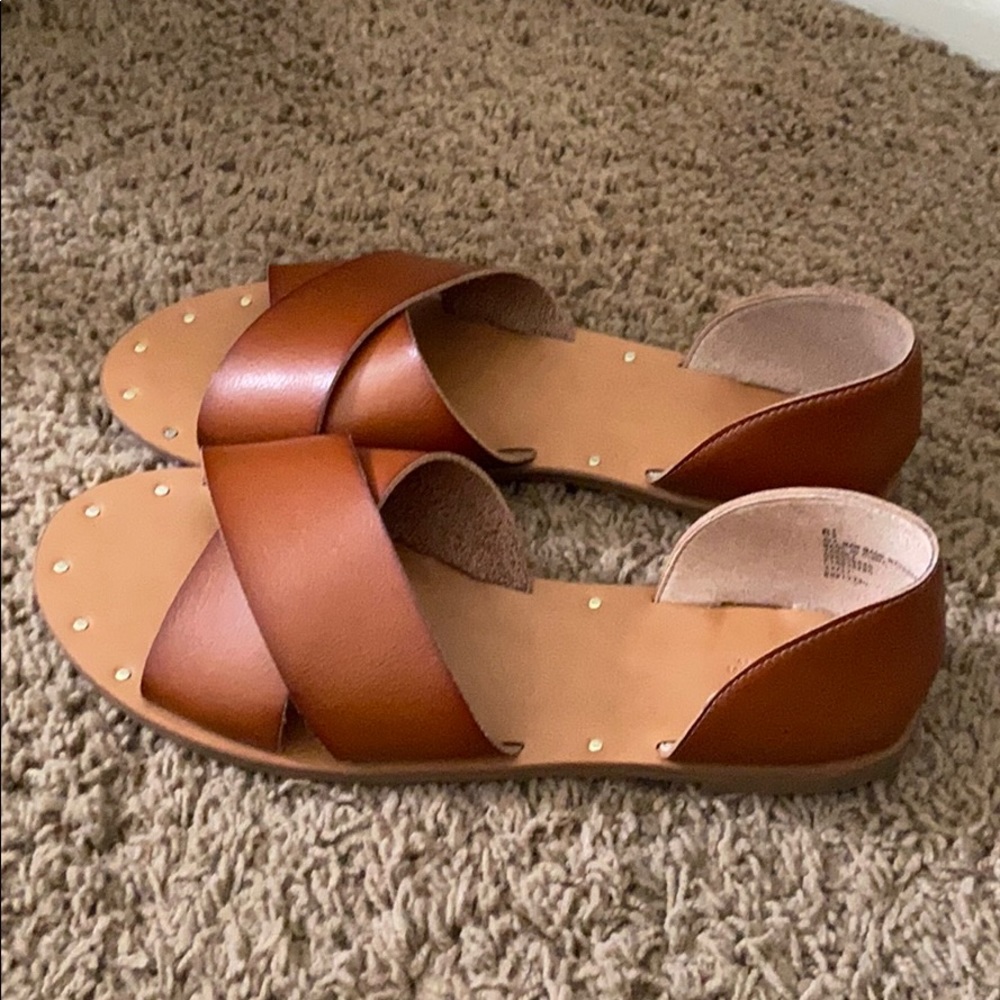 Tan Criss Cross Flat
